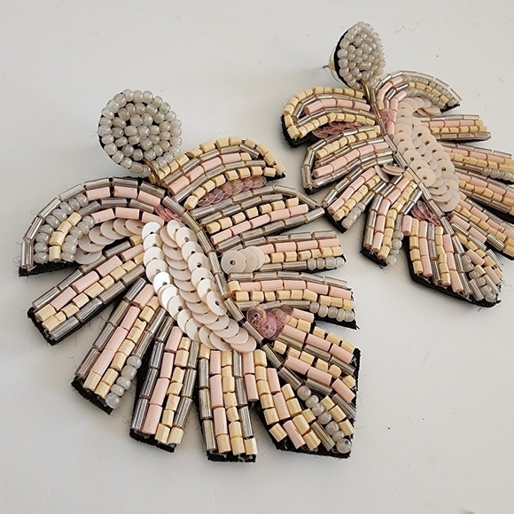 NWT Pink Beaded Sequin Tropical Leaf Statement Earrings - Picture 4 of 9